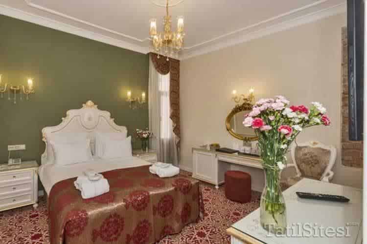 By Murat Crown Hotel